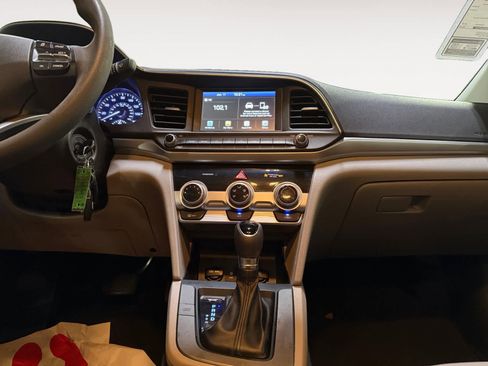 Used 2019 Hyundai Elantra SEL FWD image 18