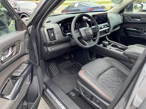 Certified 2026 Nissan Pathfinder Platinum FWD image 9