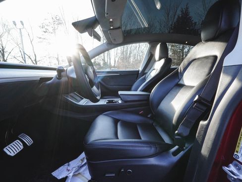 Used 2024 Tesla Model Y Performance image 26