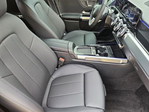New 2026 Mercedes-Benz GLB 250 4MATIC image 14
