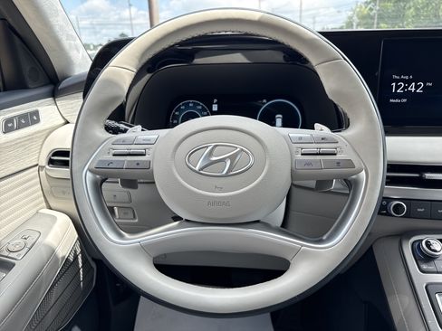 Certified 2025 Hyundai Palisade Calligraphy AWD/4WD image 17