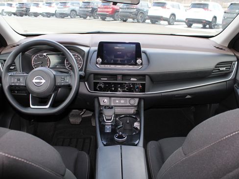 Used 2023 Nissan Rogue S image 17