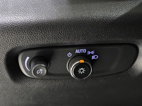 Used 2022 Chevrolet Traverse LT image 35