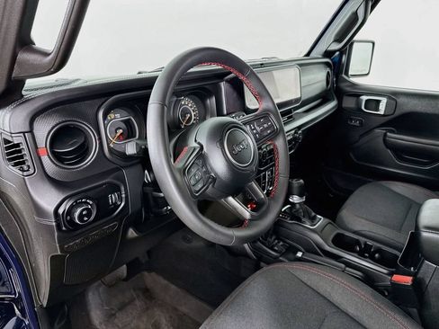 Used 2025 Jeep Gladiator Rubicon w/ Convenience Group AWD/4WD image 10
