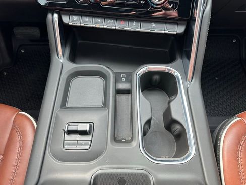 Used 2025 GMC Sierra 2500 Denali Ultimate image 11