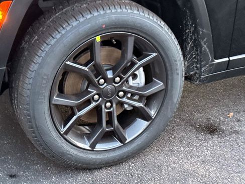 New 2026 Jeep Grand Cherokee Altitude image 5