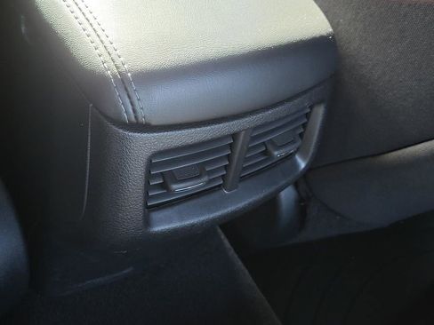 Used 2022 Dodge Challenger SXT image 11