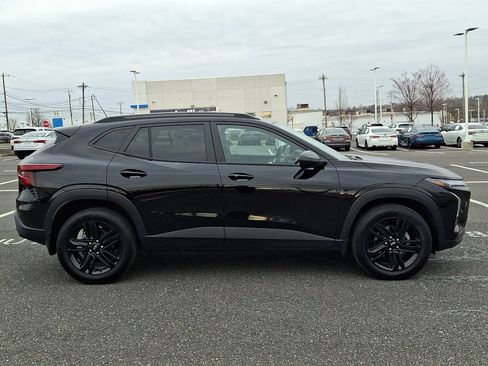 Used 2024 Chevrolet Trax ACTIV w/ Sunroof Package image 7