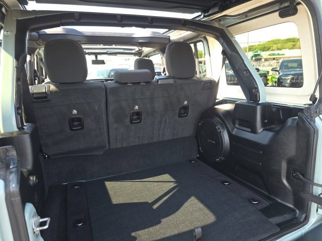 Used 2023 Jeep Wrangler Unlimited w/ Sun & Screen Package AWD/4WD image 26