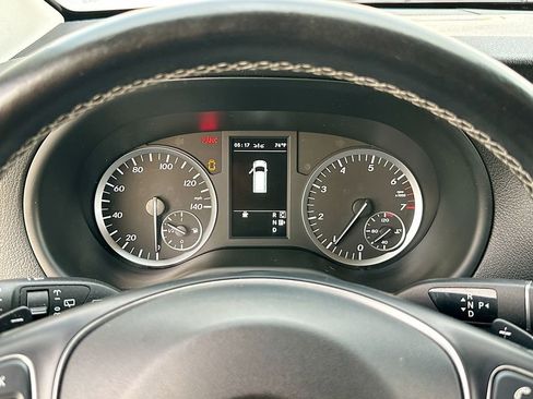 Used 2018 Mercedes-Benz Metris Passenger image 12