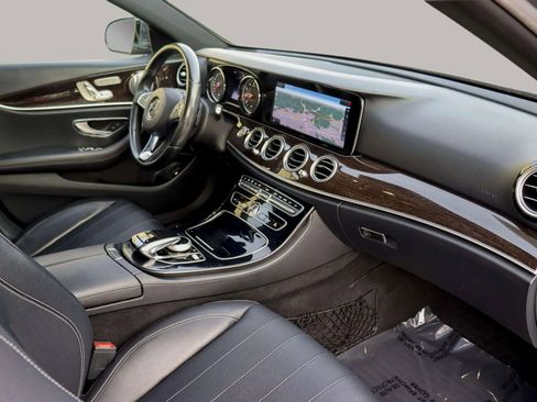 Used 2017 Mercedes-Benz E 300 4MATIC image 36