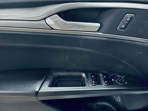 Used 2019 Ford Fusion SE FWD image 40