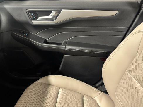 Used 2022 Ford Escape SEL w/ Technology Package image 14