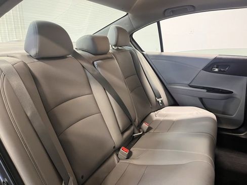 Used 2017 Honda Accord Touring image 13