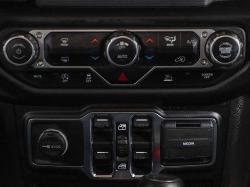 Used 2021 Jeep Gladiator Sport image 20