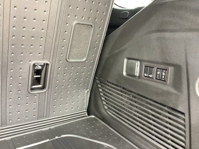 Used 2026 Chevrolet Tahoe Premier w/ Sun And Tow Package AWD/4WD image 11