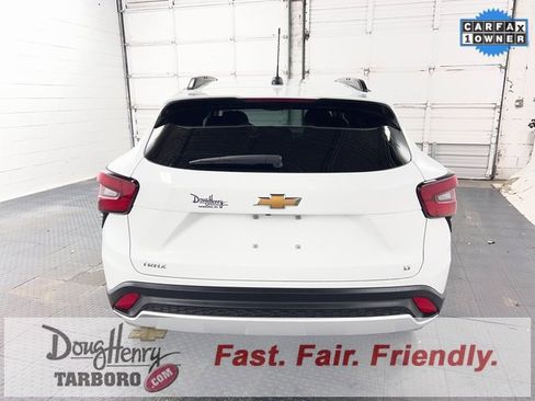 Used 2025 Chevrolet Trax LT w/ LT Convenience Package image 7