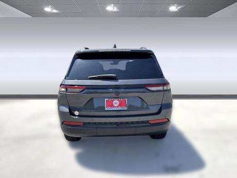 New 2025 Jeep Grand Cherokee Altitude image 7