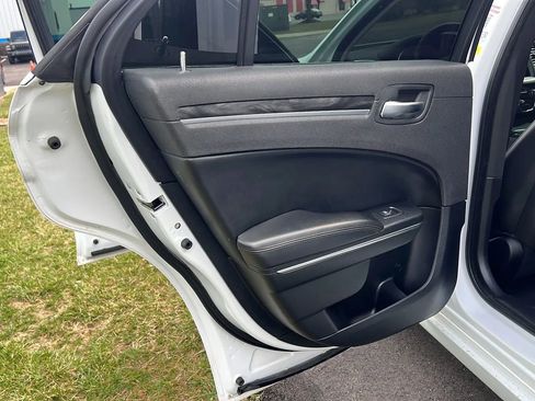 Used 2017 Chrysler 300 Limited w/ Value Package image 11