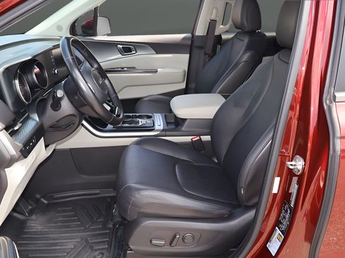 Used 2022 Kia Carnival LX FWD image 12