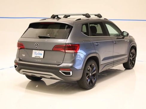 Used 2023 Volkswagen Taos SE w/ Panoramic Sunroof Package AWD/4WD image 7