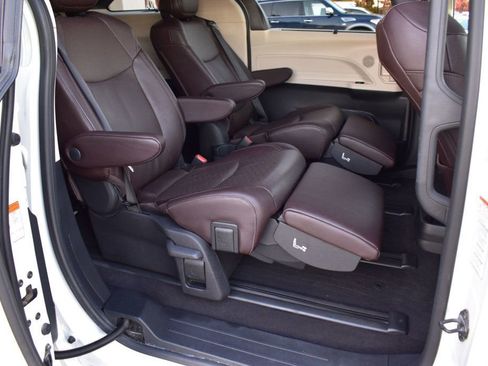 Used 2022 Toyota Sienna Platinum image 20