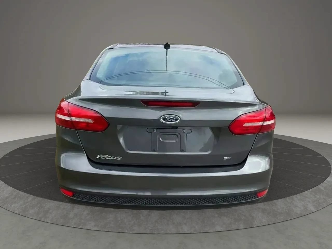 Used 2018 Ford Focus SE FWD image 5