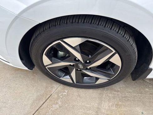 Used 2023 Hyundai Elantra SEL w/ Convenience Package image 11