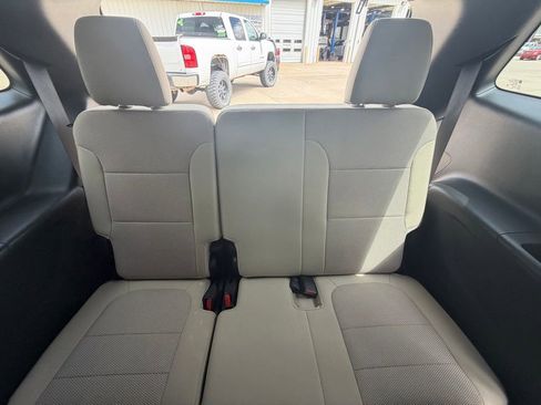 Used 2023 Chevrolet Traverse LT w/ LPO, Cargo Package AWD/4WD image 33
