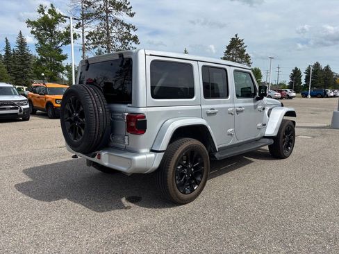 Used 2023 Jeep Wrangler Unlimited Sahara AWD/4WD image 3