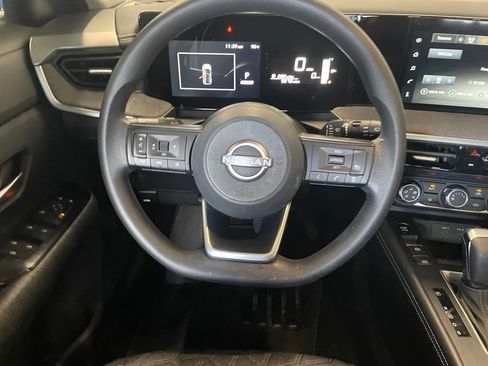 Used 2025 Nissan Kicks SV AWD/4WD image 13
