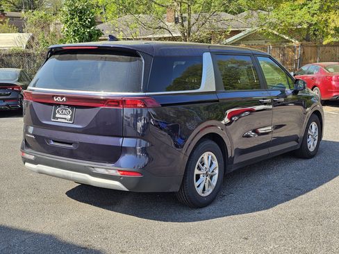 Used 2023 Kia Carnival LX image 6