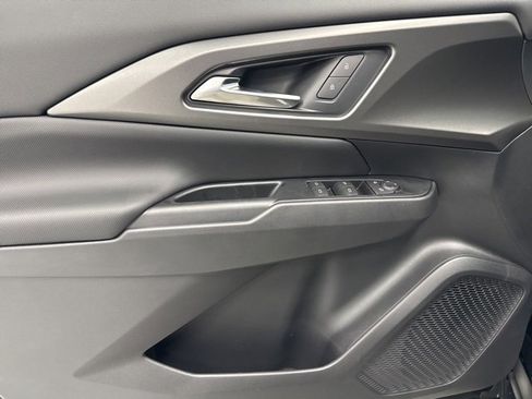 New 2026 Chevrolet Equinox EV LT image 9