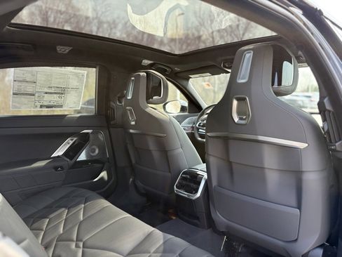 Used 2025 BMW 760i xDrive image 22