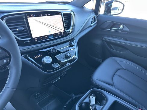 New 2026 Chrysler Pacifica Select image 73