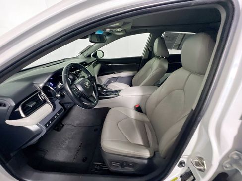 Used 2019 Toyota Camry XSE w/ Navigation Package FWD image 14