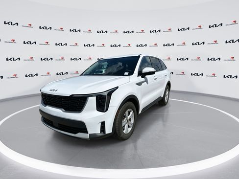 Certified 2025 Kia Sorento LX FWD image 4