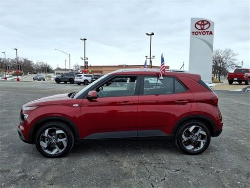 Used 2025 Hyundai Venue SEL image 7