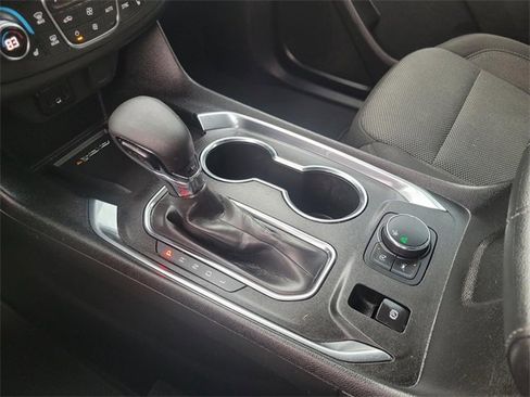 Used 2023 Chevrolet Traverse LT image 29