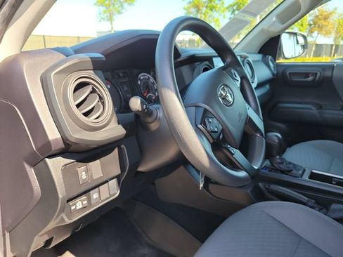 Used 2022 Toyota Tacoma SR AWD/4WD image 11