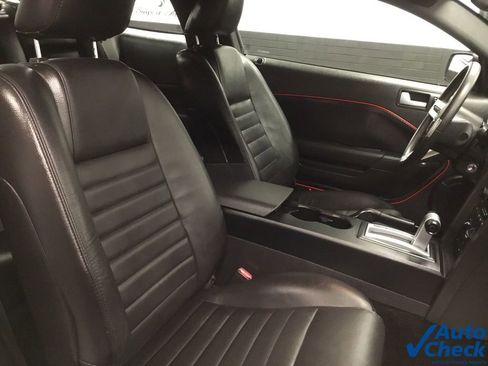 Used 2005 Ford Mustang GT Premium image 25