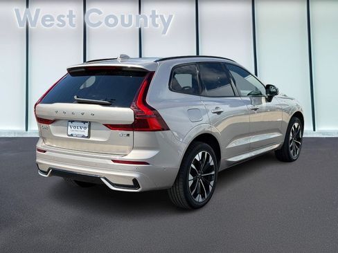 Used 2026 Volvo XC60 B5 Plus AWD/4WD image 4