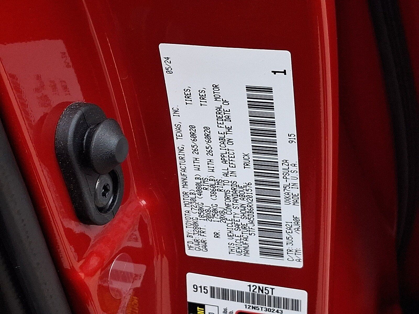 Used 2024 Toyota Tundra Limited AWD/4WD image 28