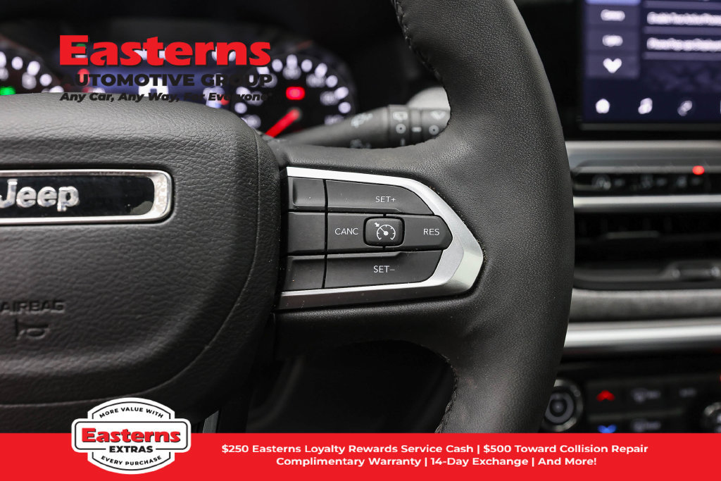 Used 2025 Jeep Compass Latitude w/ Sun & Sound Group AWD/4WD image 17