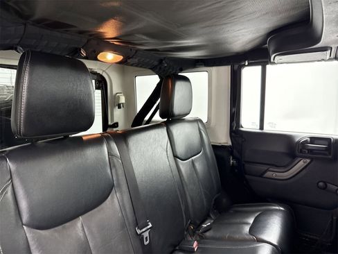 Used 2016 Jeep Wrangler Unlimited Sport w/ Connectivity Group image 33