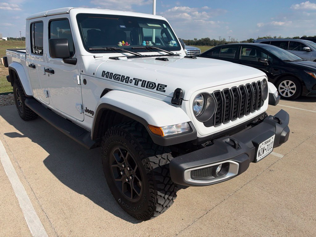 Used 2025 Jeep Gladiator Sport AWD/4WD image 2