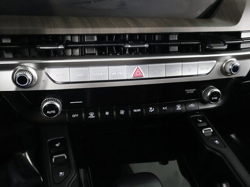 Used 2024 Kia Telluride EX w/ EX Captain's Chair Package image 53