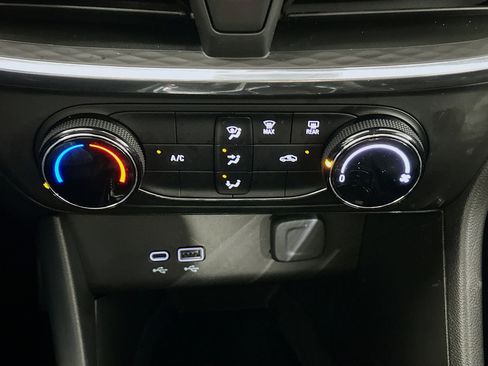 Used 2025 Buick Encore GX Preferred image 23