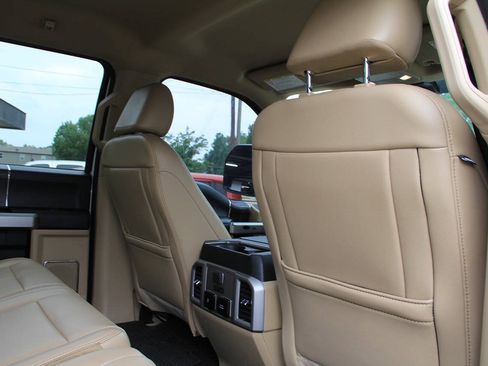 Used 2021 Ford F250 Lariat w/ Lariat Ultimate Package AWD/4WD image 19