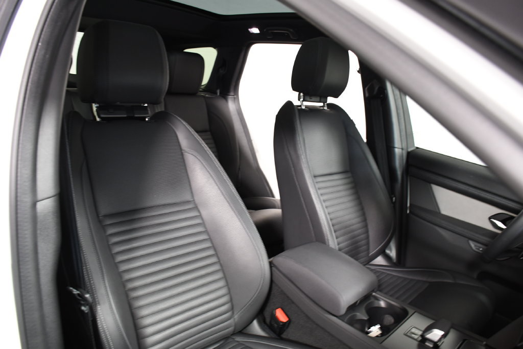 Certified 2025 Land Rover Discovery Sport Dynamic SE AWD/4WD image 20